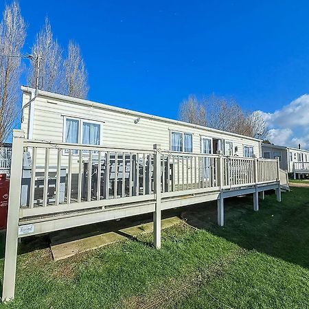 Lovely Caravan With Decking At Manor Park In Hunstanton Ref 23091T Exteriör bild