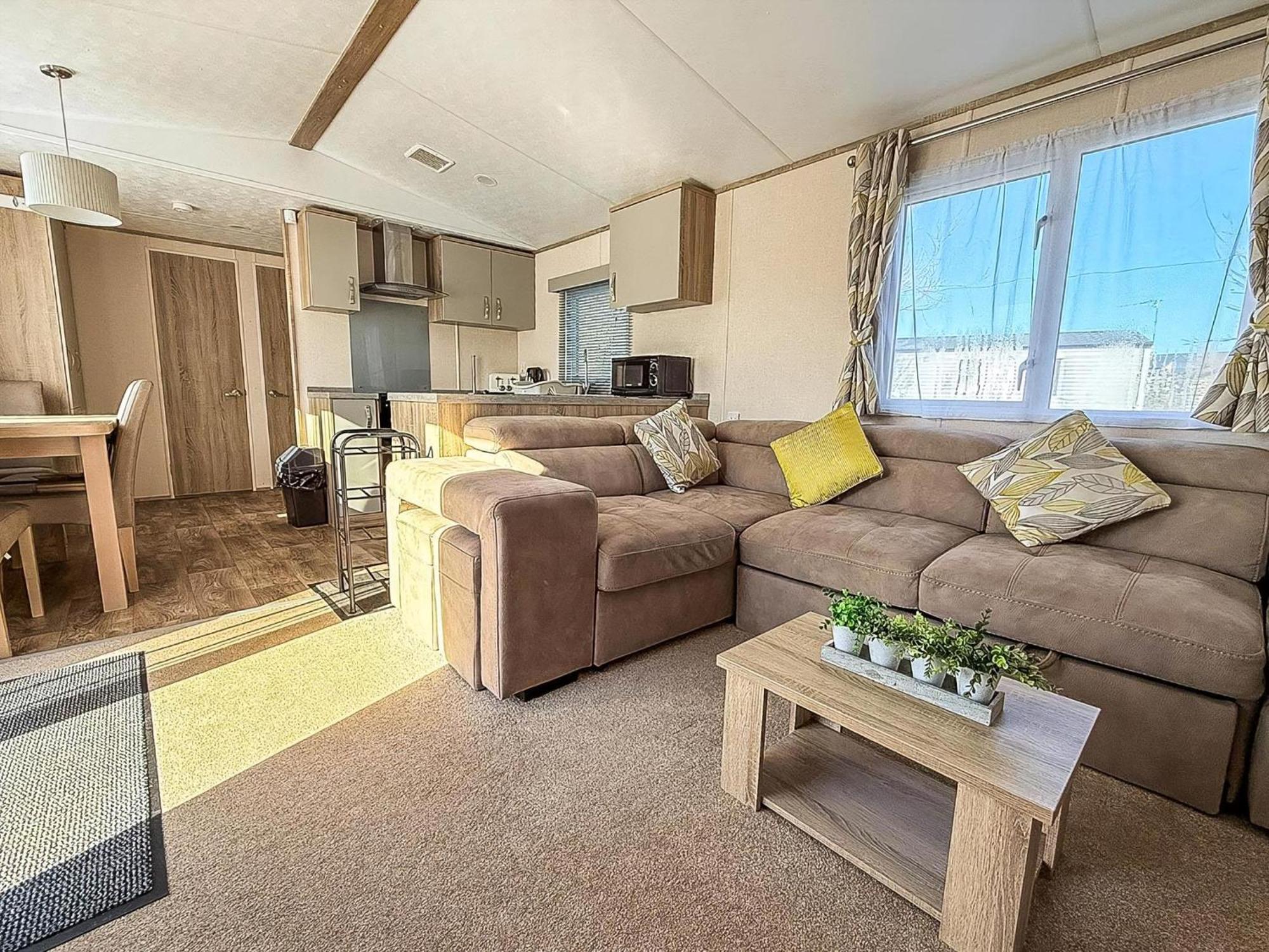 Lovely Caravan With Decking At Manor Park In Hunstanton Ref 23091T Exteriör bild
